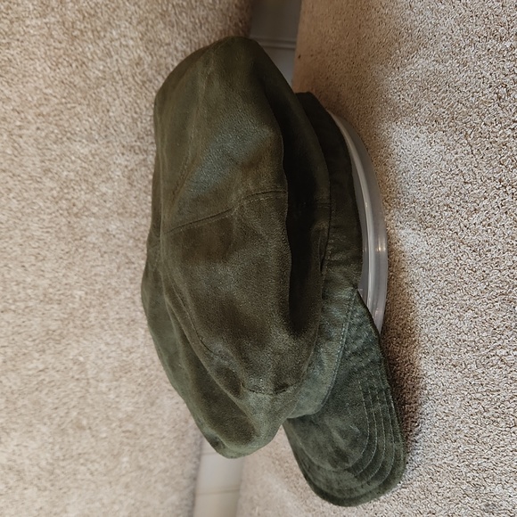 EUC Betmar New York mens hat green faux suede